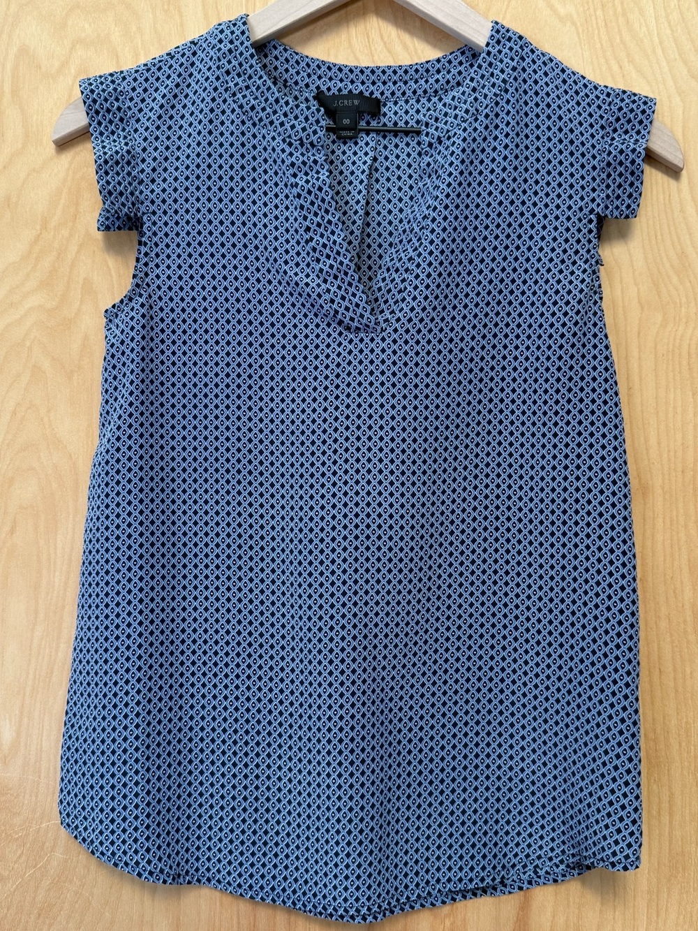 XS J. Crew Blue & White Print Sleeveless Silk Top Printed V-Neck Shell Navy - Picture 2 of 6